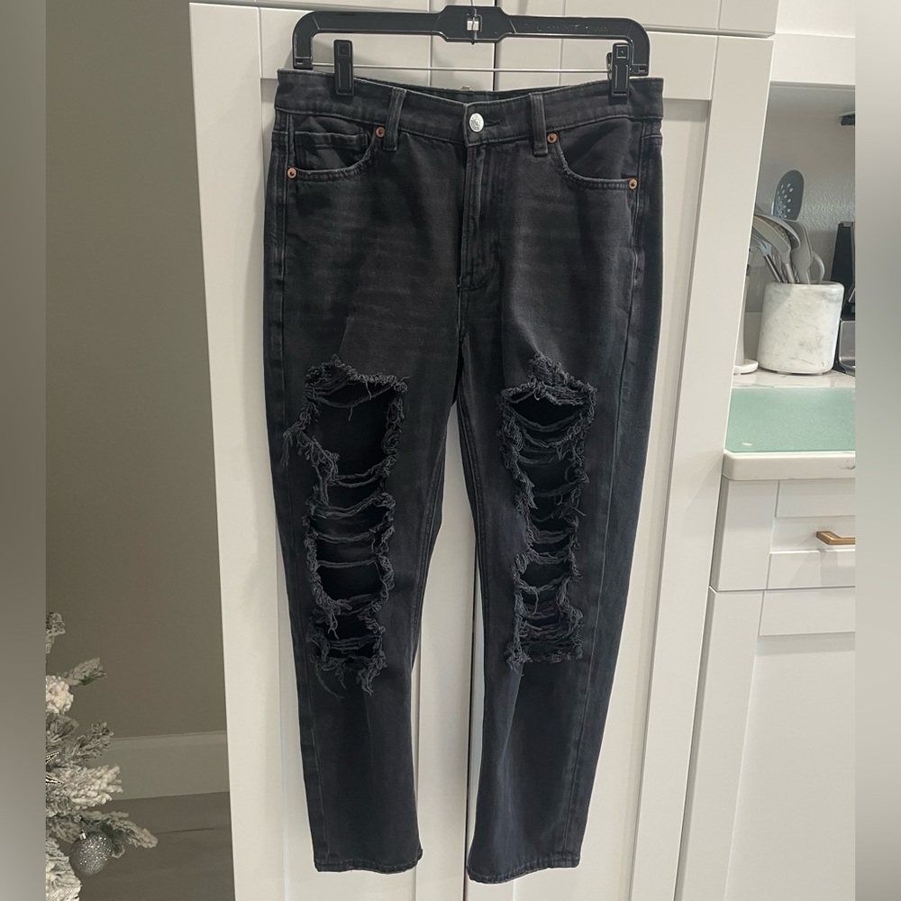 American Eagle Outfitters Strigid Black Distressed Mom Ankle Crop Jeans SZ 8S